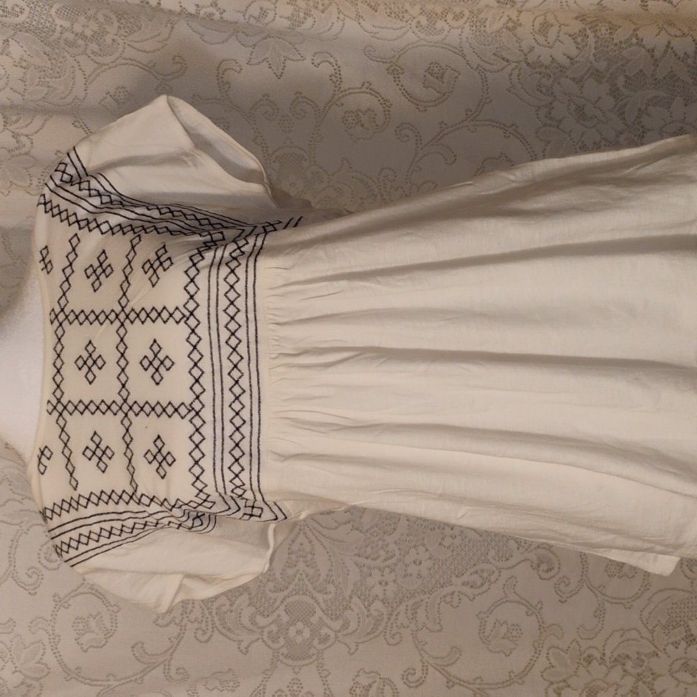 Peasant Style Gloria Valderbit embroidered top